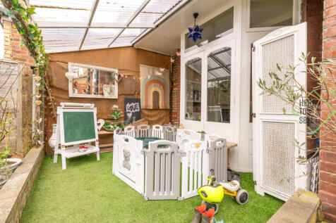 Berkshire Gardens, London, N13 6AA-1 (58)