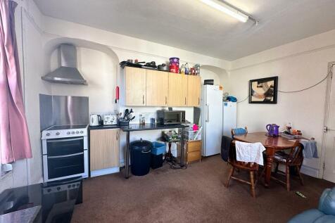 Communal Area/Kitchen