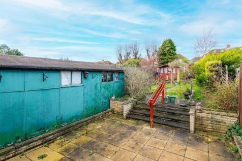 3 bed semi  detached_Third Avenue NN8_garden patio