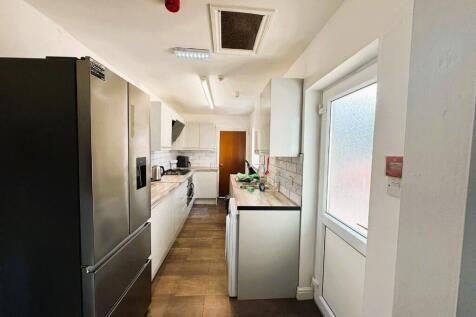 Harlaxton Drive, Nottingham, Nottinghamshire, NG7 photo 3