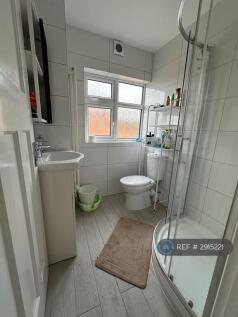 Shared Bathroom 1st Floor 