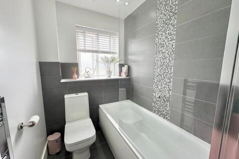 Bathroom 2.jpg