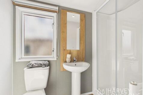 CShower room in the Willerby Midhurst with WC, bas