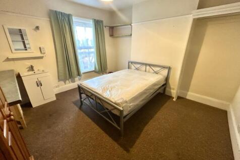 room Holdenhurst Road