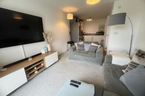 Open Plan Kitchen / Dining / Living Room