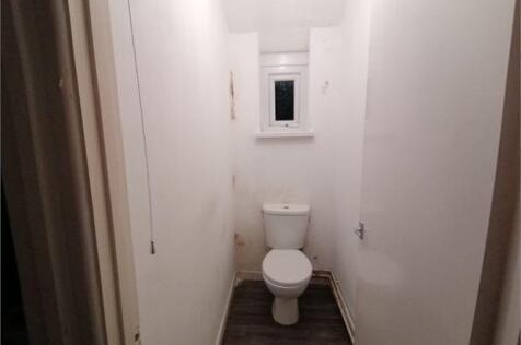 UPSTAIRS WC