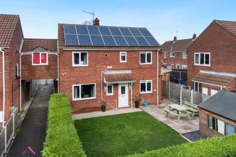 Leeds, LS25 - property photo