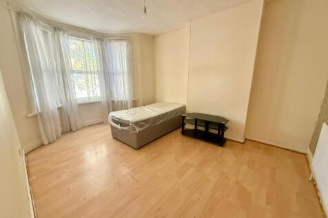 2-bedroom First Floor Flat in Plaistow