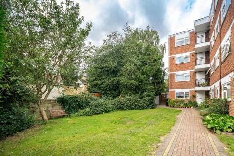 Lynwood Close, E18