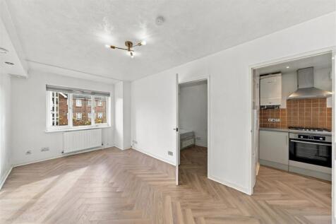 1-bed flat on Campbell Close, Streatham, London, £1,551/mo