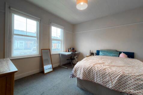 4-bed terraced on Norris Road, Reading, RG6, £2,500/mo