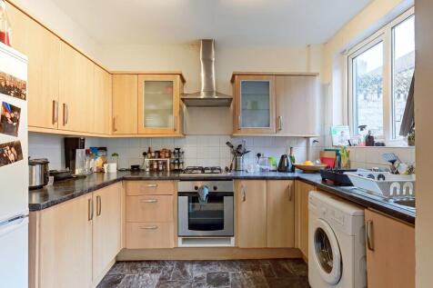 4 Bedroom, Brookdale Road photo 4
