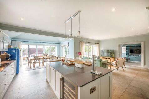 Kitchen/Reception Rm