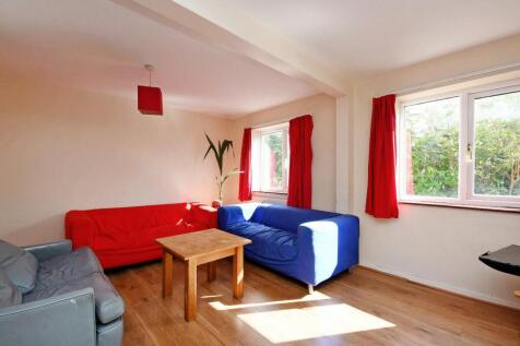 10 Kaye Place, living room .jpg