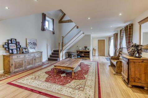 Dog Leg Barn-hall1.jpg