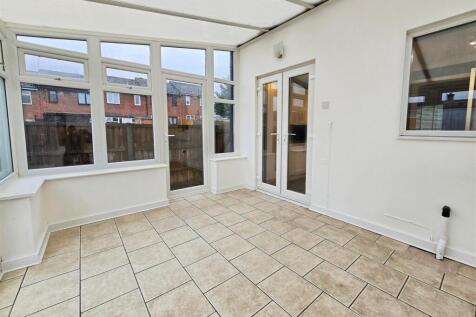 Wheatcroft Gardens, Rushden photo 5