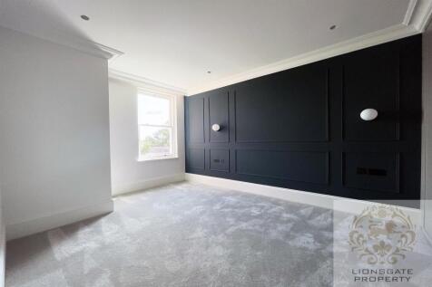 The Rosemont, 9 Rosemont Road, W3 photo 3
