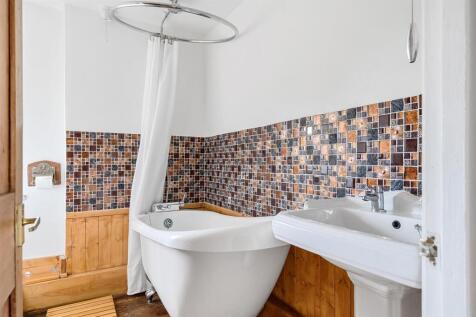 Family Bathroom II.jpg