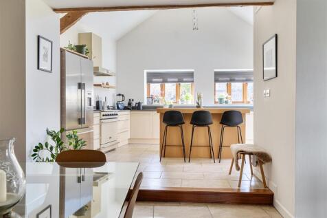 Dining into Kitchen