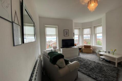 5, 8 Park Road - living room.jpg