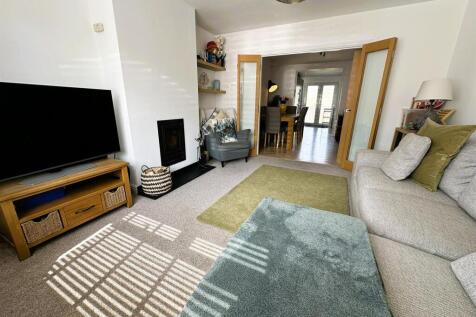 Station Road, Kingswood photo 3
