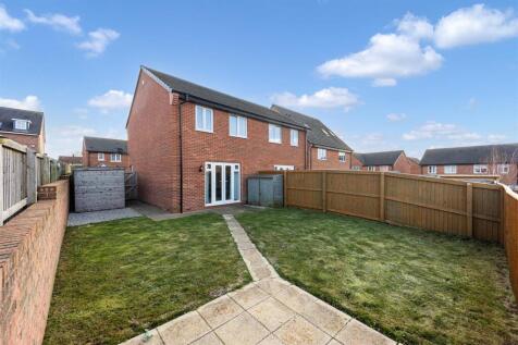 54 Stratford Drive garden 3.jpg