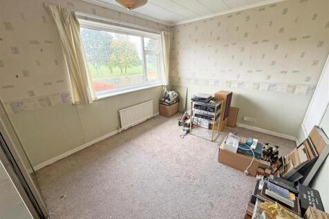 Newlands Bedroom 1.jpg