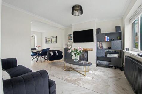 Lounge/Dining Area
