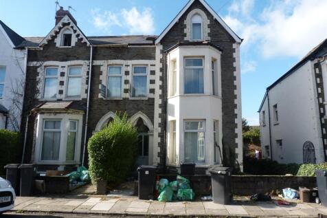 3-bed flat on Gordon Road, Roath, £1,760/mo