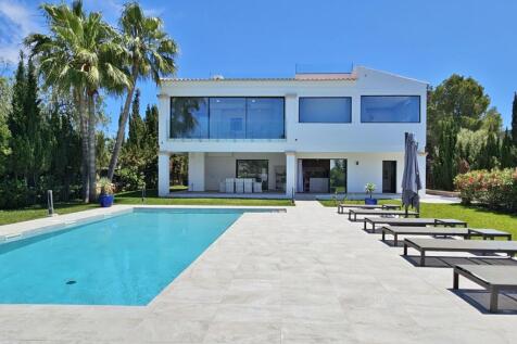 Modern villa in Portopetro