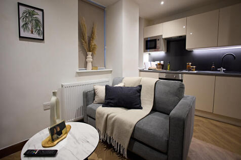 Studio flat on Apt 0107, Live Oasis Merrion Street Gardens #075942, £1,111/mo