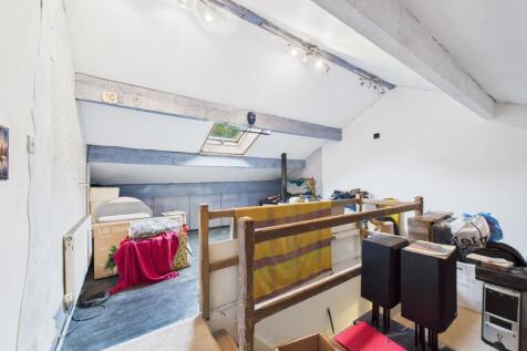 CAM02093G0-PR0056-STILL001