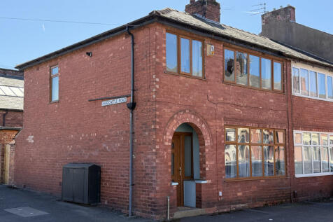 Preston, PR2 - property photo