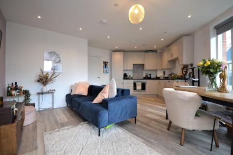 1-bed flat on St. Marks Road Bromley BR2, £1,393/mo
