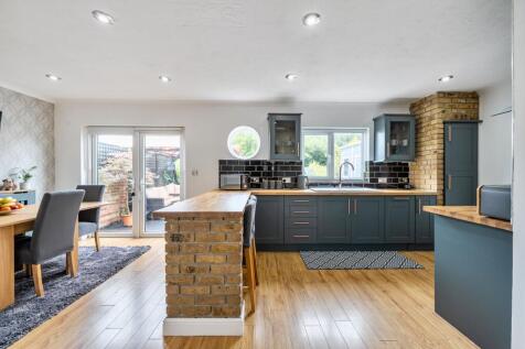 Kitchen / Breakfast Room