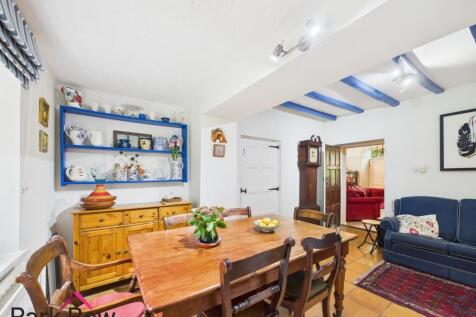 KITCHEN / LIVING AREA