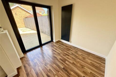 Shipley Drive, Swindon, Wiltshire, SN25 photo 4