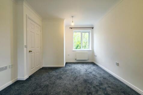 9 Siskin Drive - Lounge.jpg