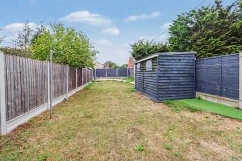 142 CHURCH END LANE GARDEN-2.jpg