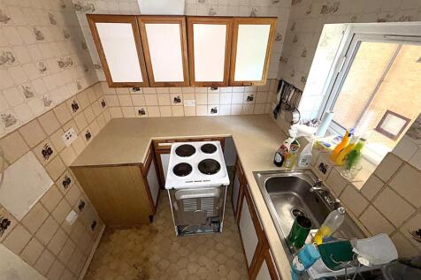 FITTED KITCHEN