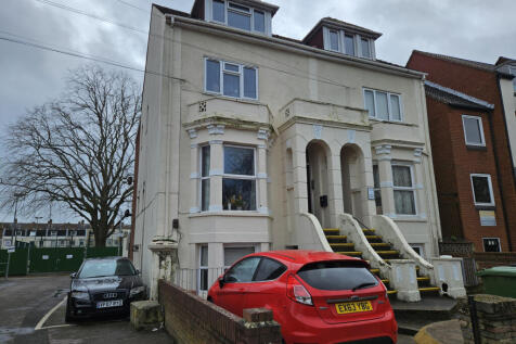 Two bedroom apartment with private garden