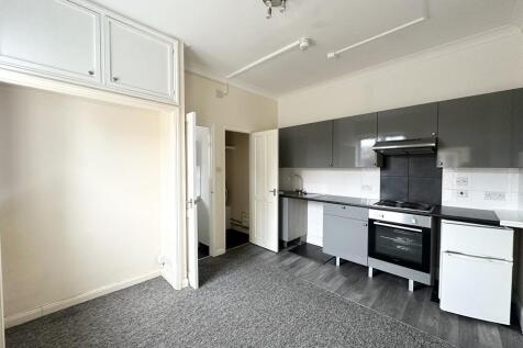 Upper Grosvenor Road, Royal Tunbridge Wells, Kent photo 3