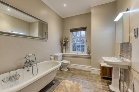 Lea House-bathroom.jpg