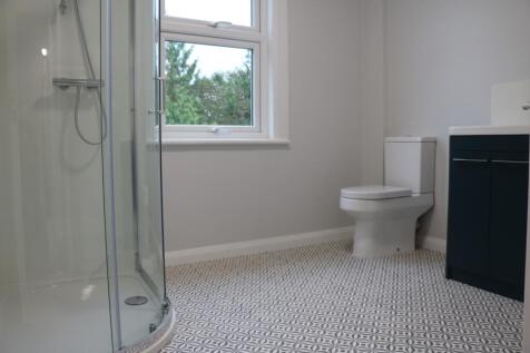 One of 4 shower rooms