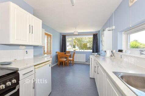 Kitchen/ Dining Room