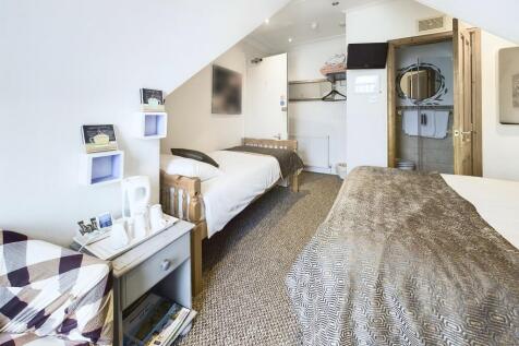 CAM03481G0-PR0082-STILL001