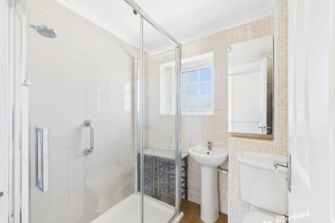 CAM03218G0-PR0592-STILL014