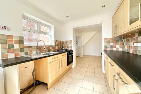 Blackthorn Drive, Luton, LU2 photo 4
