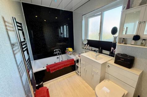 Modern Ensuite Bathroom