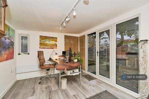 Lynton Road, London, W3 photo 2